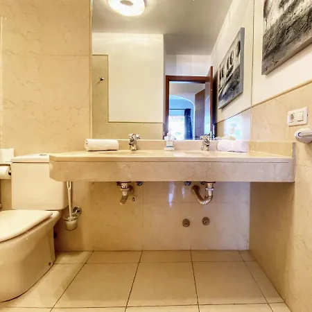 Cristianos 4 Bed Townhouse ヴィラ *